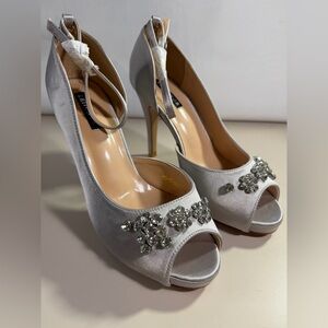 NWOT ERIJUNOR  Peep Toe Platform High Heel Rhinestones Satin Evening  Sz 9.5